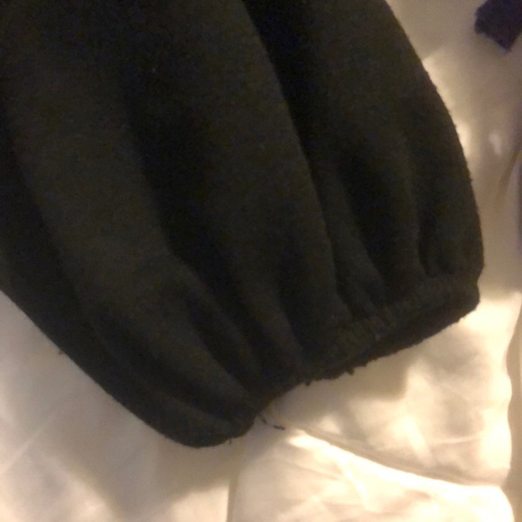 Black puffy arm sweatshirt - Picture 3 of 4